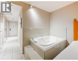 202 4319 Main Street, Whistler, BC V8E1B1 Photo 4