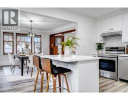 1639 Elgin Road, Image 2