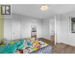 Kitchen - 1068 Clarance Avenue, Kelowna, BC V1W5M6 Photo 2