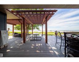 Kitchen - 103 Argentia Beach, Rural Wetaskiwin County, AB T0C2C0 Photo 3