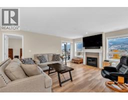 Living room - 3346 Skaha Lake Road Unit 704, Penticton, BC V2A0H6 Photo 3