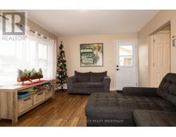 Bathroom - 17 Adam Dixon Avenue, South Stormont, ON K0C1P0 Photo 5