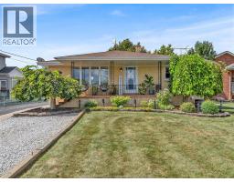 Kitchen - 542 Second Concession N, Amherstburg, ON N9V3E3 Photo 2