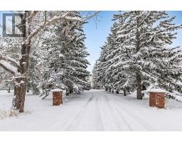 Family room - 258100 16 Street E, De Winton, AB Y1S3M1 Photo 5