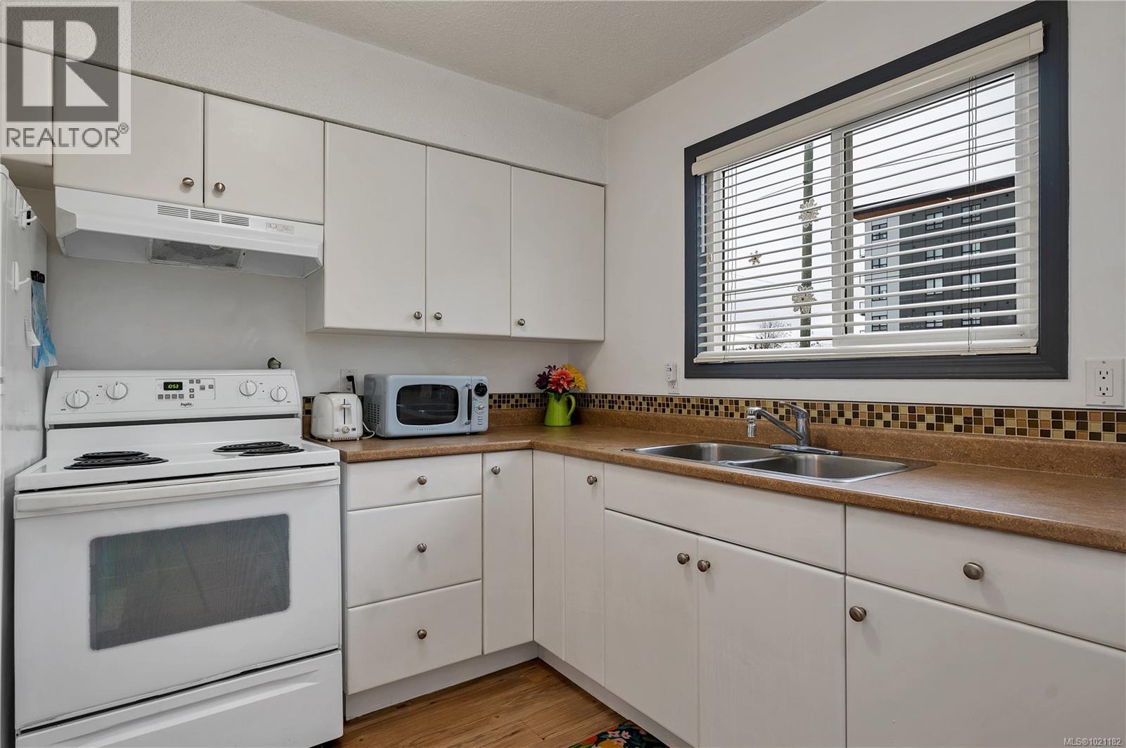 105 824 Island Hwy S