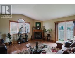 Kitchen - 496 Spence Street, Saugeen Shores, ON N0H2L0 Photo 3