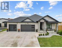 Living room - 6572 Calvert Drive, Strathroycaradoc, ON N7G3H5 Photo 5