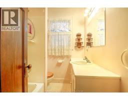 Bedroom - 18 Montgomery, Leamington, ON N8H1A3 Photo 5