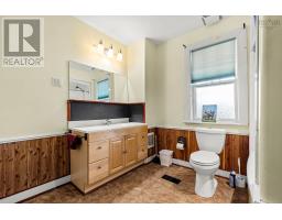 Bath (# pieces 1-6) - 17 Idlewylde Road, Halifax, NS B3N1B8 Photo 4