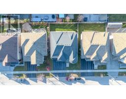 Kitchen - 36 West Coast Trail, King, ON L7B0A4 Photo 3