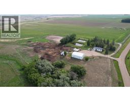 Living room - 162 Hays Rd 30 N, Hays, AB T0K1B0 Photo 2