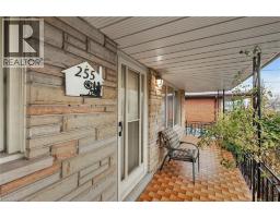 Bedroom - 255 Highway 8, Hamilton, ON L8G1E4 Photo 5