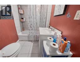 Kitchen - 2224 Howard Avenue, Windsor, ON N8X3V1 Photo 3