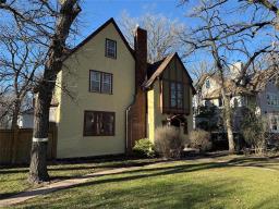 Living room - 251 Oxford Street, Winnipeg, MB R3M3H8 Photo 3