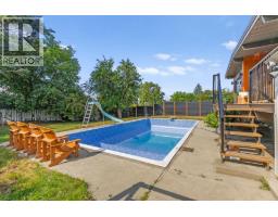 Living room - 1511 Lambert Avenue, Kelowna, BC V1Y4H4 Photo 2