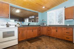 221 Lake Avenue, Oak Lake Beach, MB R0M1P0 Photo 4