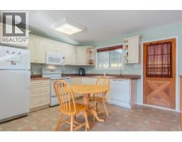 Mud room - 1043 Regan Crescent, Trail, BC V1R1C3 Photo 2