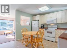 Full bathroom - 1043 Regan Crescent, Trail, BC V1R1C3 Photo 4