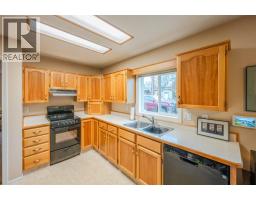 Primary Bedroom - 10505 Quinpool Road Unit 9, Summerland, BC V0H1Z5 Photo 5