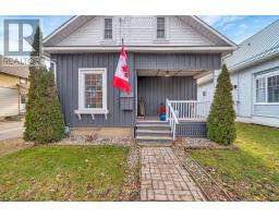Kitchen - 299 Noxon Avenue, Prince Edward County, ON K0K3L0 Photo 3