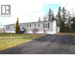 Living room - 625 Champlain St, Shediac, NB E4P9C8 Photo 5