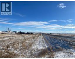 206 Railway Street, Pincher Station, AB T0K1W0 Photo 2