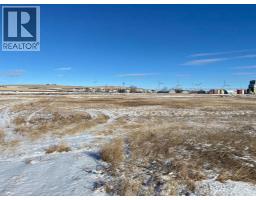 206 Railway Street, Pincher Station, AB T0K1W0 Photo 3