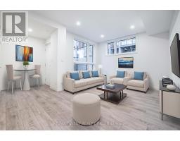 28 20 Lytham Green Circle, Newmarket, ON L3Y0H4 Photo 3