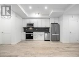 28 20 Lytham Green Circle, Newmarket, ON L3Y0H4 Photo 2