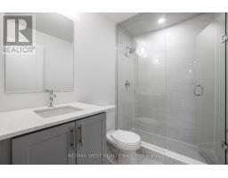 28 20 Lytham Green Circle, Newmarket, ON L3Y0H4 Photo 4