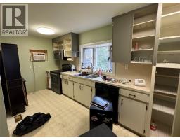 Foyer - 1042 Vine Street, Robson, BC V1N4V8 Photo 3