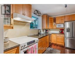 Bathroom - 402 Willis Drive, Oakville, ON L6L4V3 Photo 2