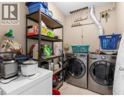 Kitchen - 405 38 Waterfront Place, Whitehorse,  Y1A0K7 Photo 3
