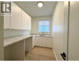 Full bathroom - 2140 Montenegro Drive, Kelowna, BC V1P0B2 Photo 2