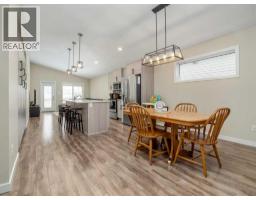 218 Grassland Boulevard W, Image 2