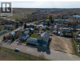 214 Bruce Avenue, Carbon, AB T0M0L0 Photo 4