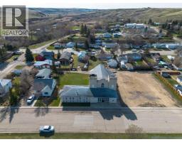 214 Bruce Avenue, Carbon, AB T0M0L0 Photo 5