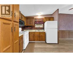 Laundry room - 8 Malden Hill Drive, Amherstburg, ON N9V3E1 Photo 2