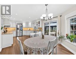 Dining room - 63 Deerglen Terrace, Aurora, ON L4G6Y2 Photo 5