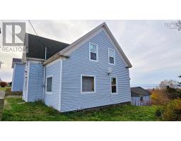 Bath (# pieces 1-6) - 8599 Highway 1, Meteghan Centre, NS B0W2K0 Photo 4