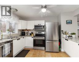 Primary Bedroom - 237 Cochrane Crescent, Fort Mcmurray, AB T9K1J6 Photo 2