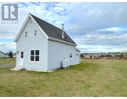 Living room - 17 Paquet Avenue, Souris, PE C0A2B0 Photo 3
