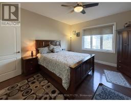 Kitchen - 17 Tree Top Street, Essa, ON L0M1B2 Photo 3