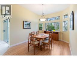 Dining room - 910 Lakes Blvd, French Creek, BC V9P2B8 Photo 4