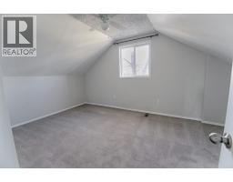 4pc Bathroom - 244 14 Street N, Lethbridge, AB T1H2V9 Photo 4