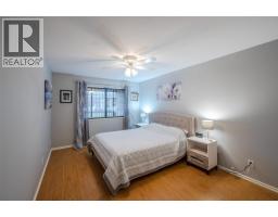 3pc Ensuite bath - 1820 Atkinson Street Unit 103, Penticton, BC V2A7M6 Photo 3