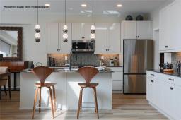 Kitchen - 384 Irene Road, West St Paul, MB R4A0H7 Photo 3