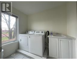 Kitchen - 17 Mcconaghy Court, Vaughan, ON L6A5C1 Photo 5