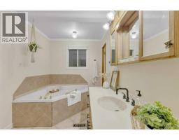 Living room - 4535 47 Street, Sylvan Lake, AB T4S1L3 Photo 3