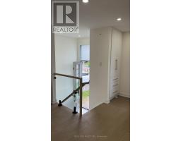 Upper Level 3366 Strabane Drive, Mississauga, ON L5C1W7 Photo 3